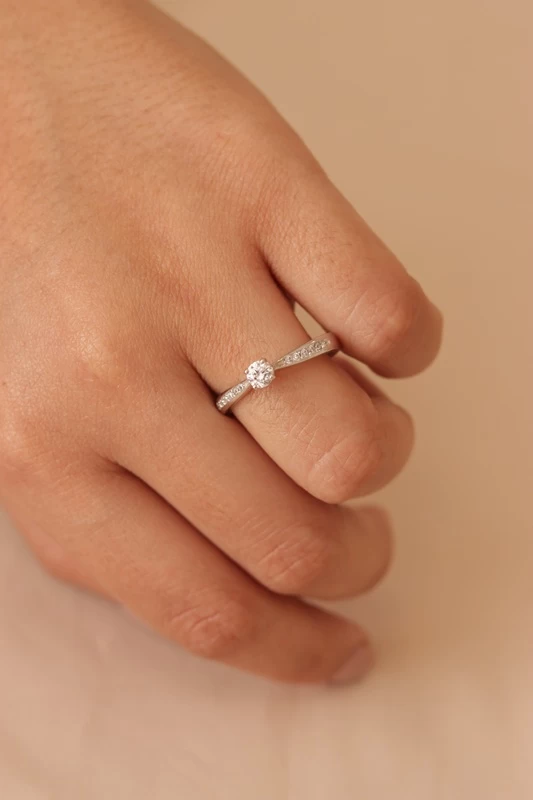 anillo-de-compromiso-en-oro-51